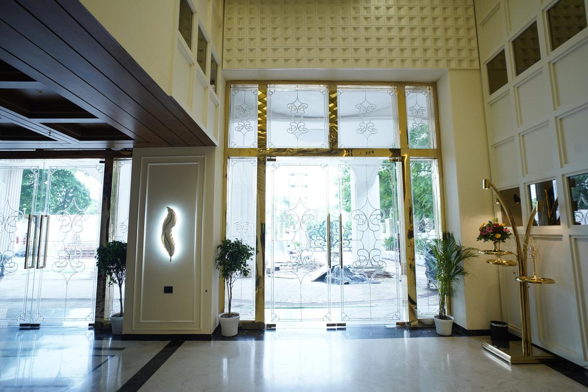 Hotel Ornate Lucknow Esterno foto